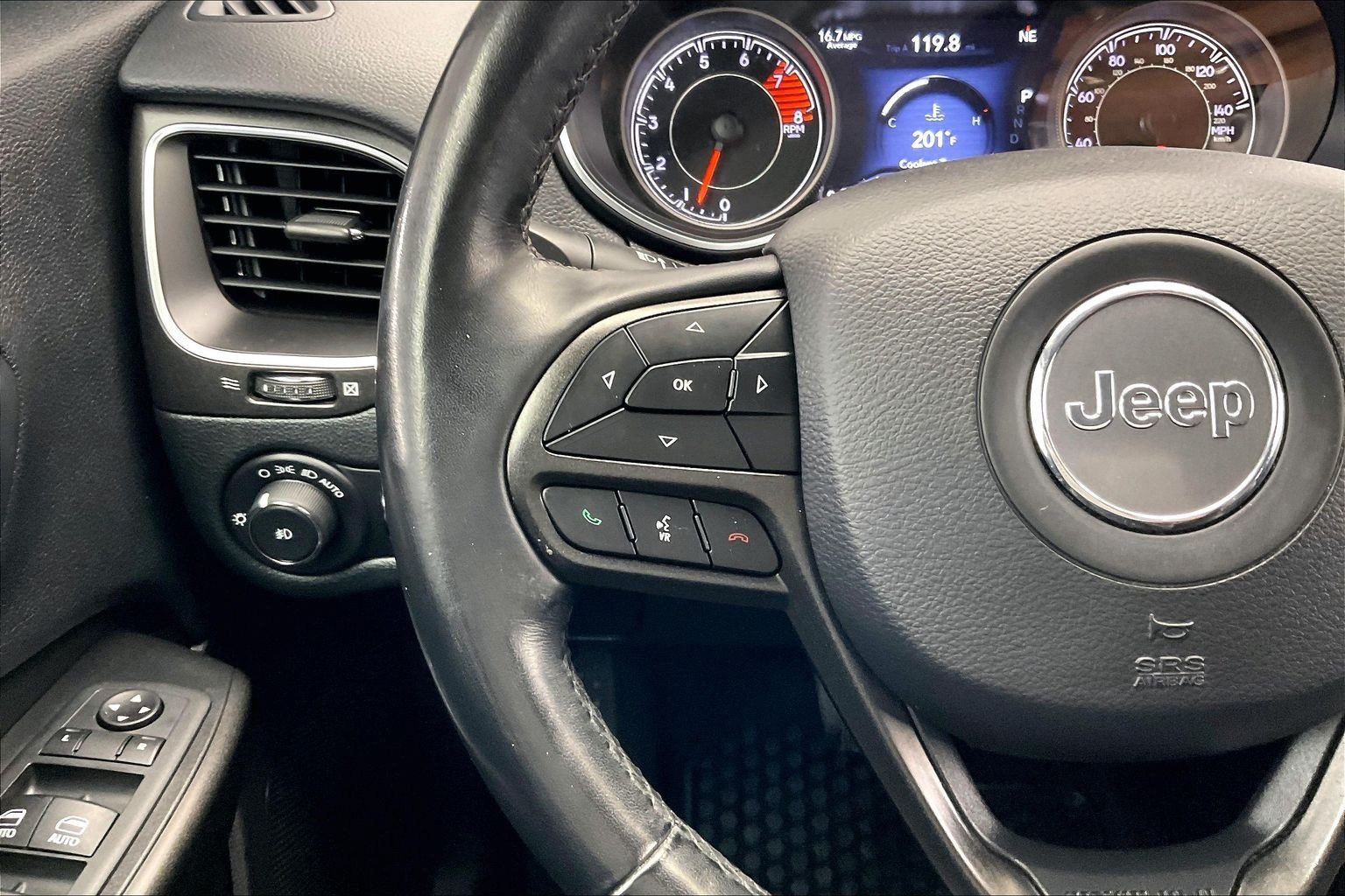 Used 2019 Pearl White Pearlcoat Jeep Trailhawk image 20