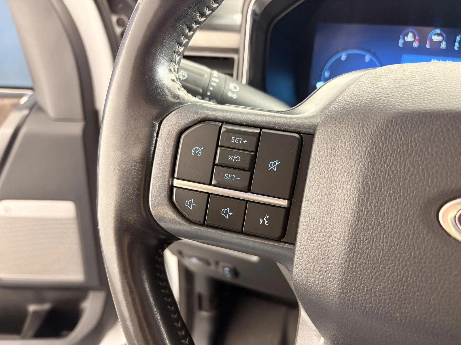 Used 2023 Oxford White Ford LARIAT image 30