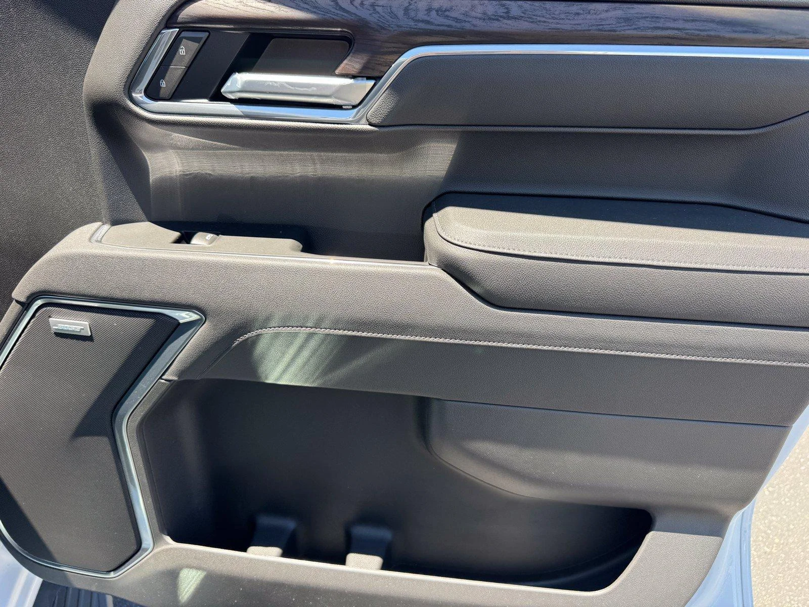 New 2026 Summit White GMC SLT image 9