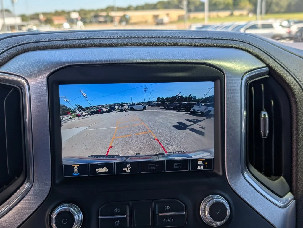 Used 2023 White GMC SLT image 28