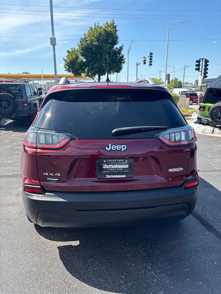 Used 2021 Velvet Jeep Latitude image 4