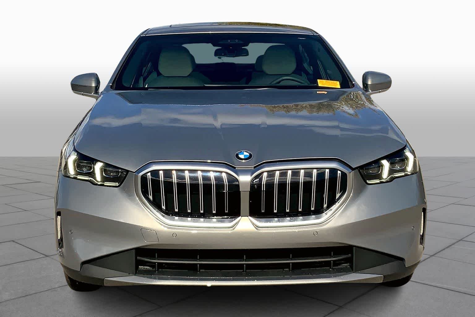 Used 2026 Oxide Grey Metallic BMW 530i image 3