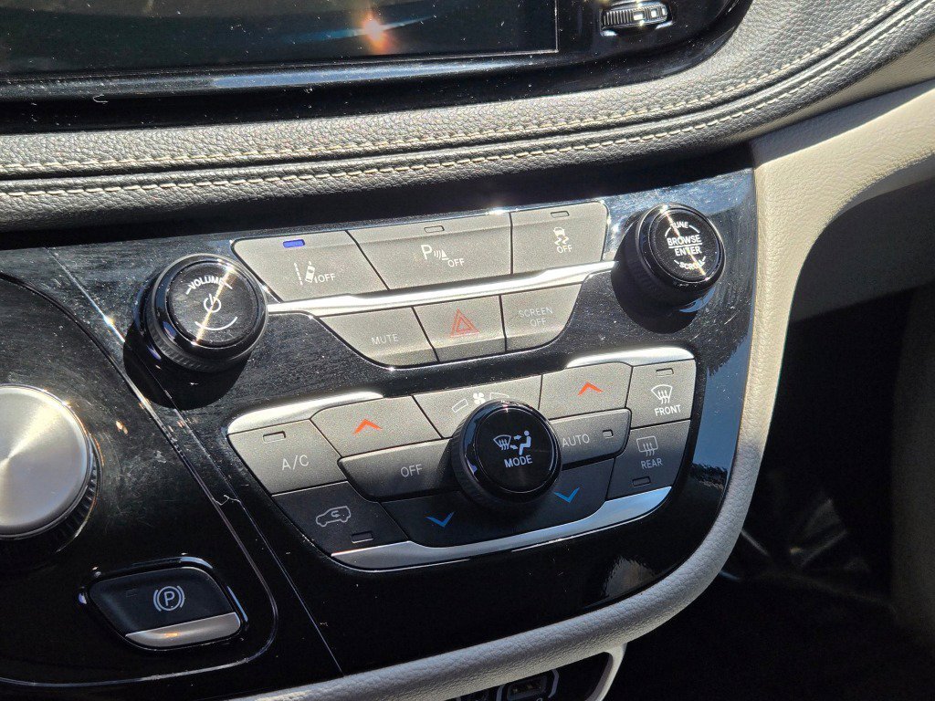 2024 Chrysler Pacifica PHEV Select - Photo 28