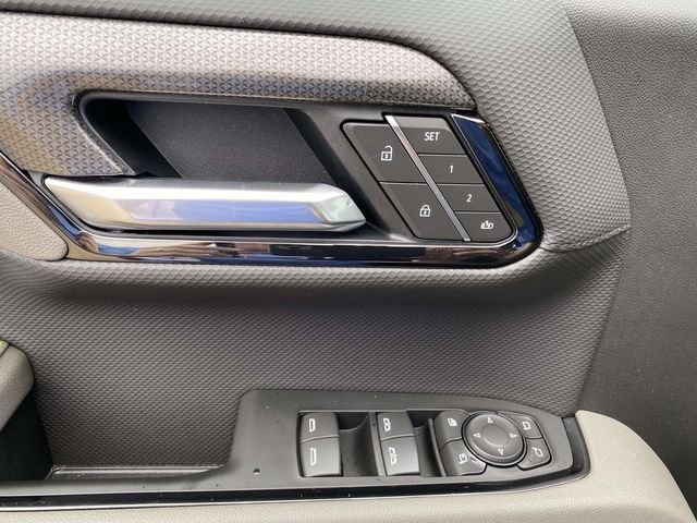 Used 2025 White Chevrolet ZR2 image 13