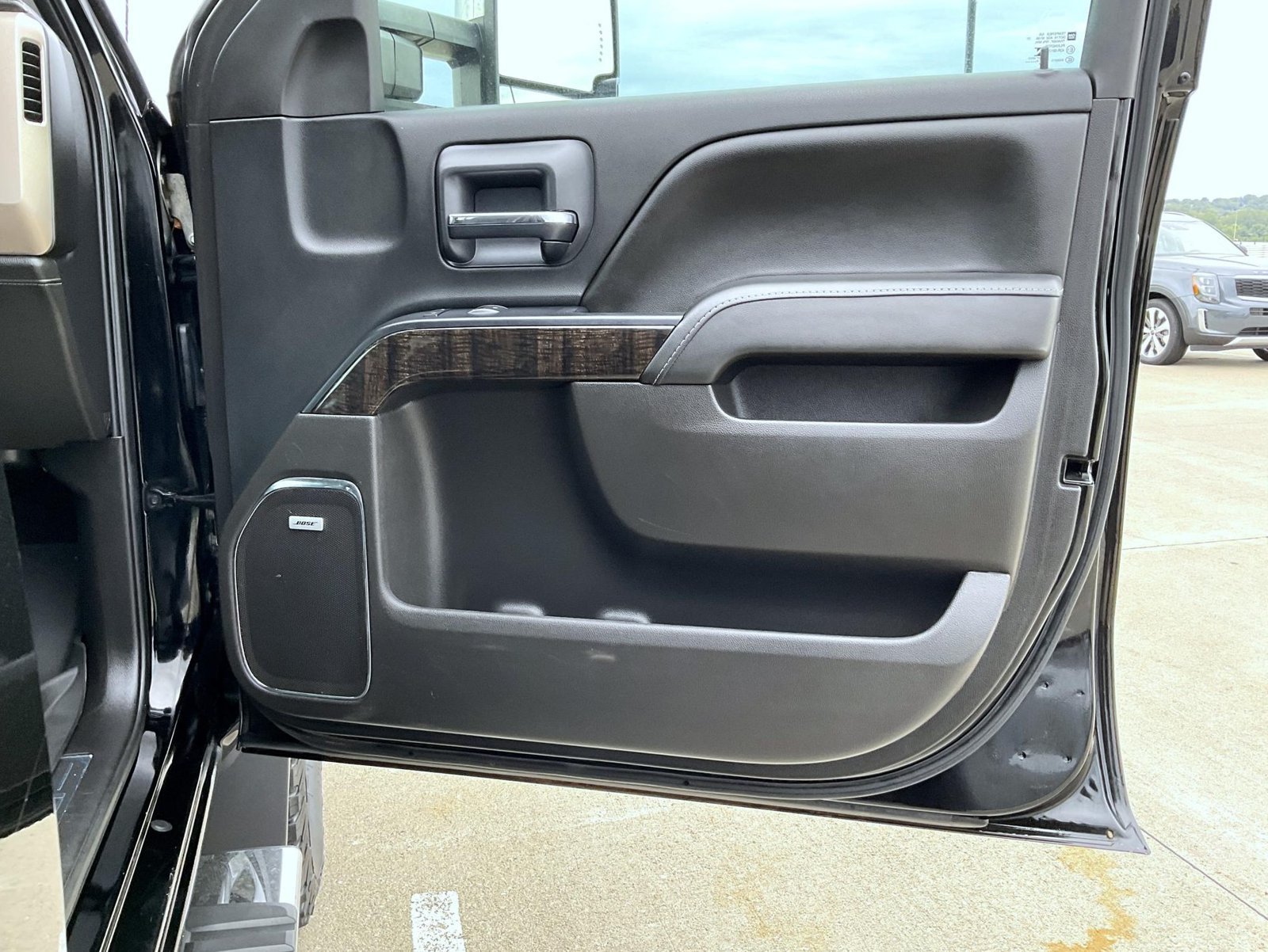 Used 2016 Black GMC Denali image 17