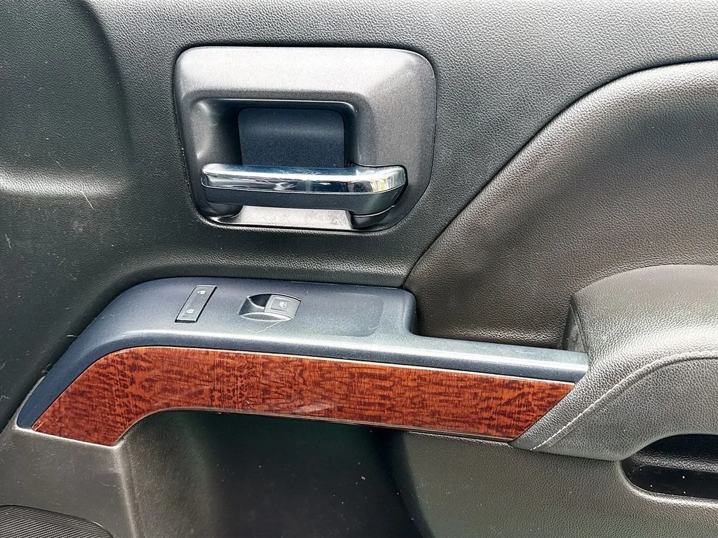 Used 2018 Black GMC SLE image 32