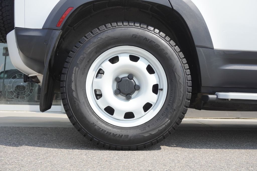 Used 2023 White Land Rover S image 32