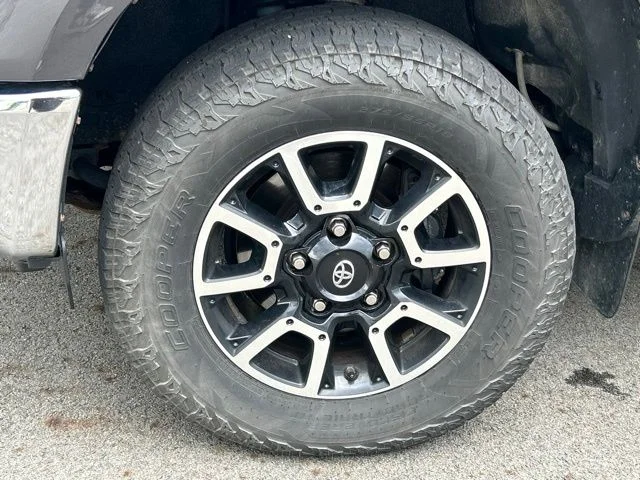 Used 2017 Gray Toyota SR5 image 15