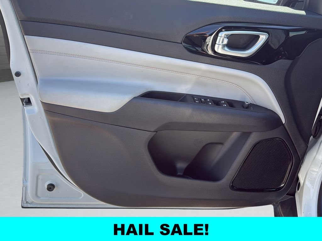 Used 2023 White Jeep Limited image 11