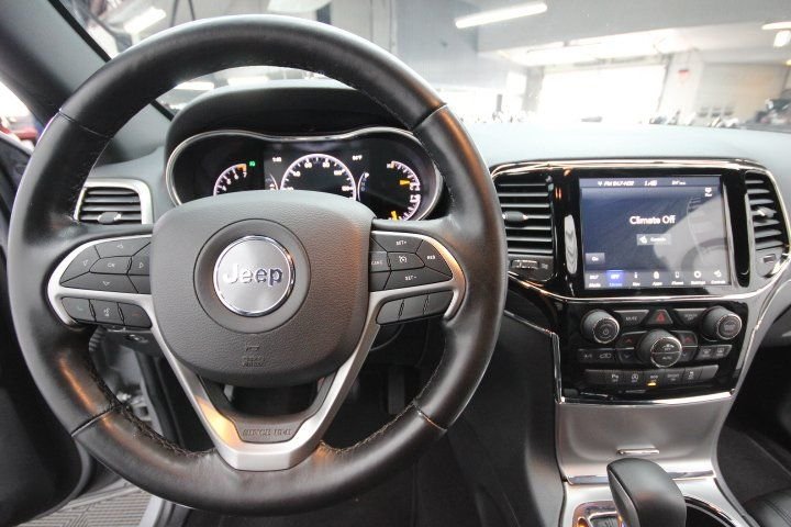 Used 2020 Silver Jeep Limited image 17