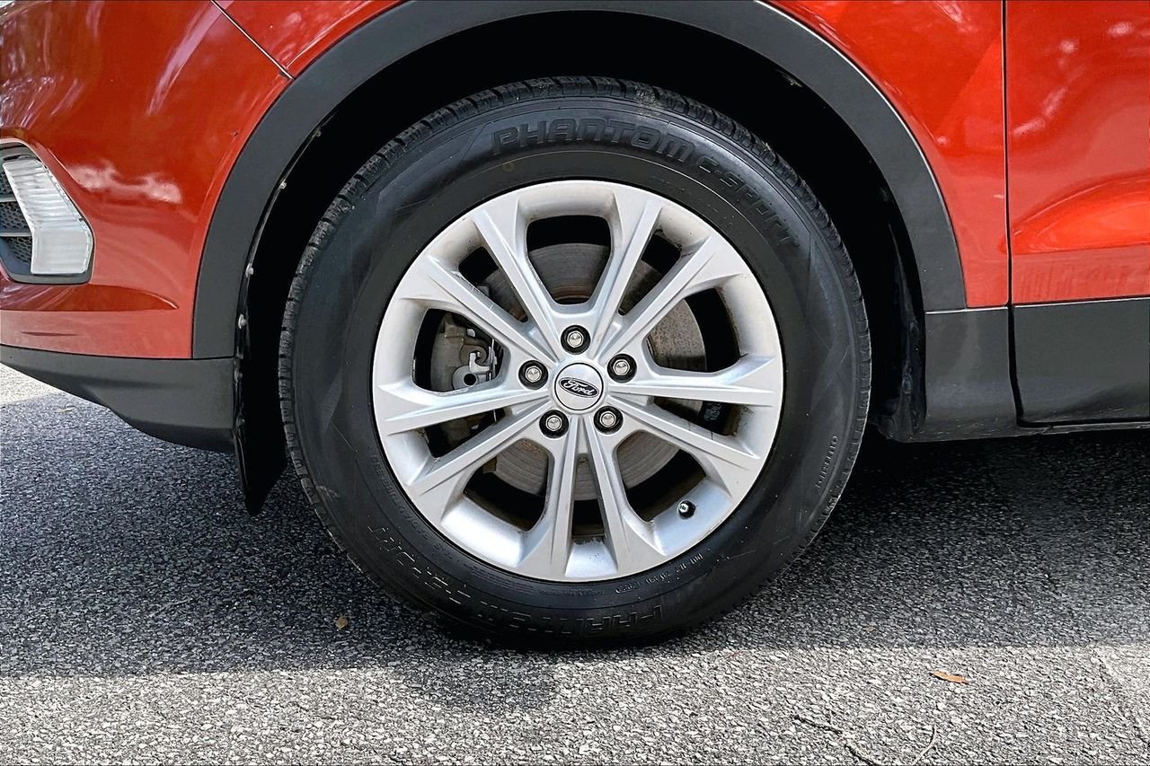 Used 2019 Orange Ford SEL image 35