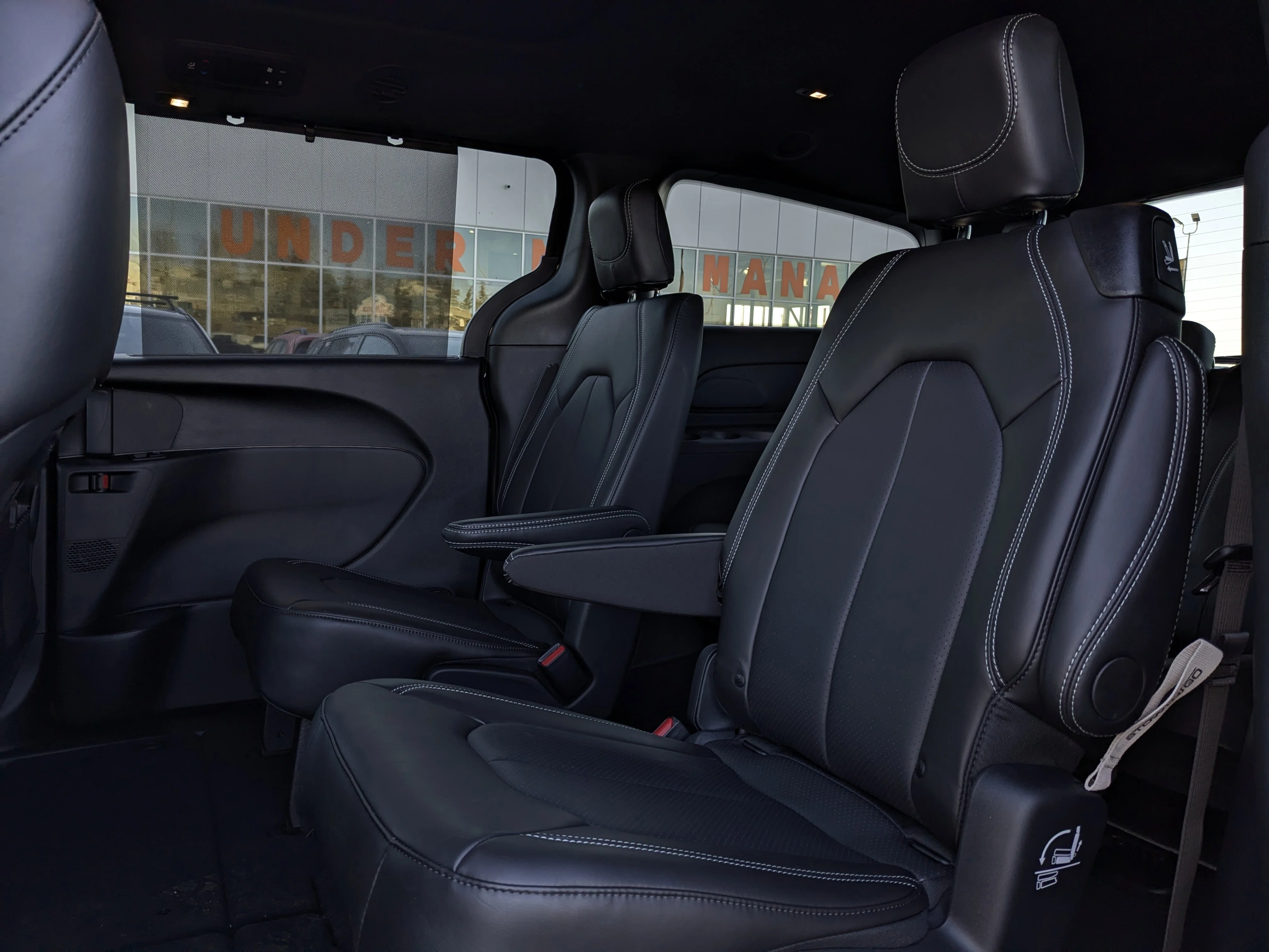 New 2026 Black Chrysler Select - PANORAMIC SUNROOF - POWER SLIDING DOORS - S APP PKGE & TONS MORE! image 27