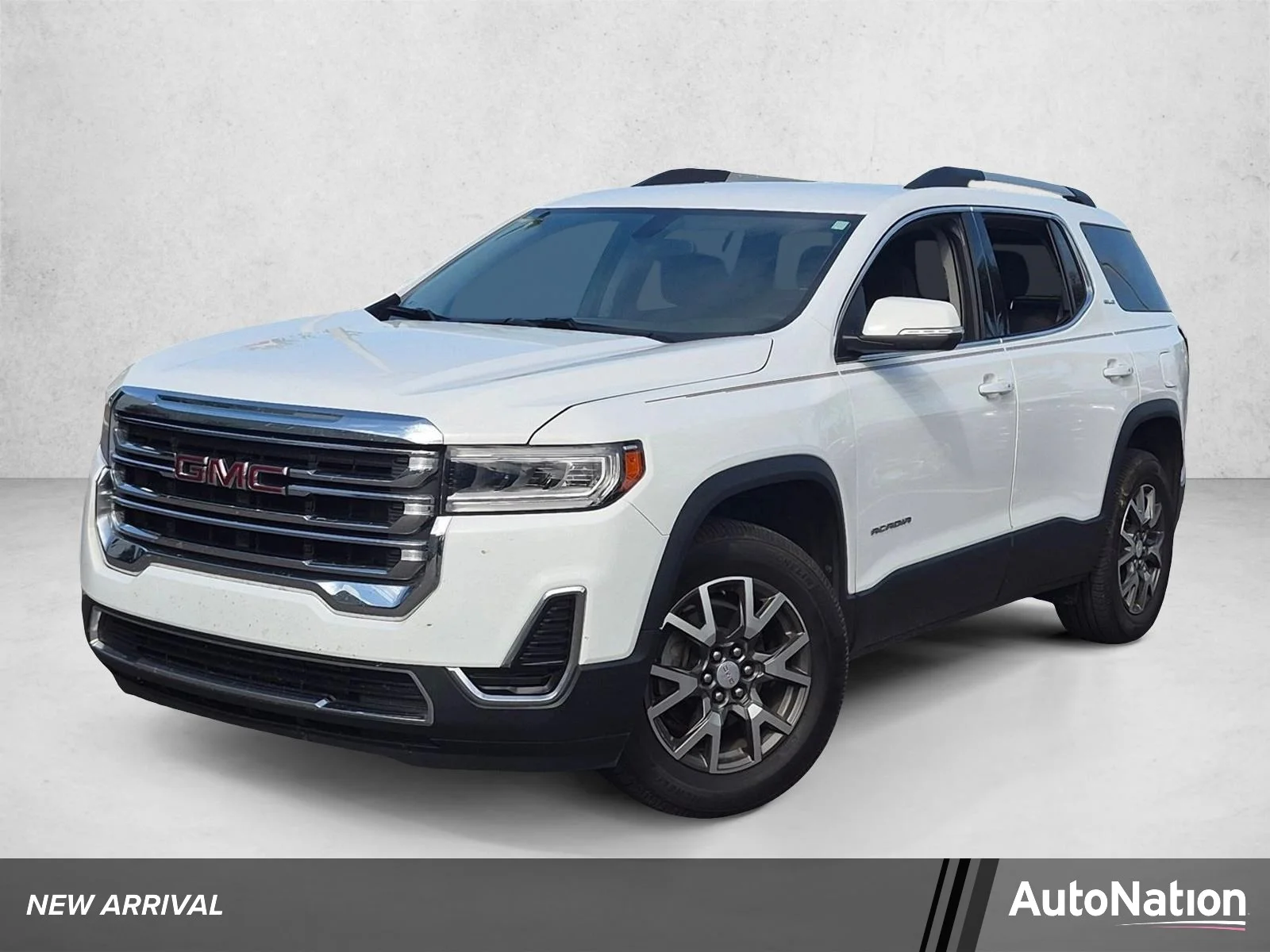Used 2020 Summit White GMC SLE image 1