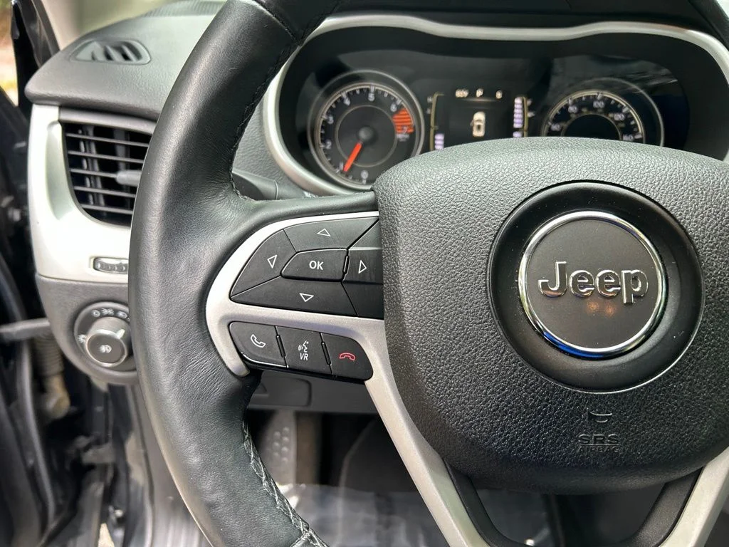Used 2016 Black Jeep Latitude image 23