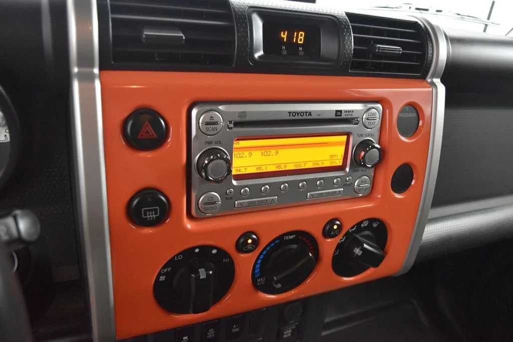 Used 2014  Toyota Base image 11