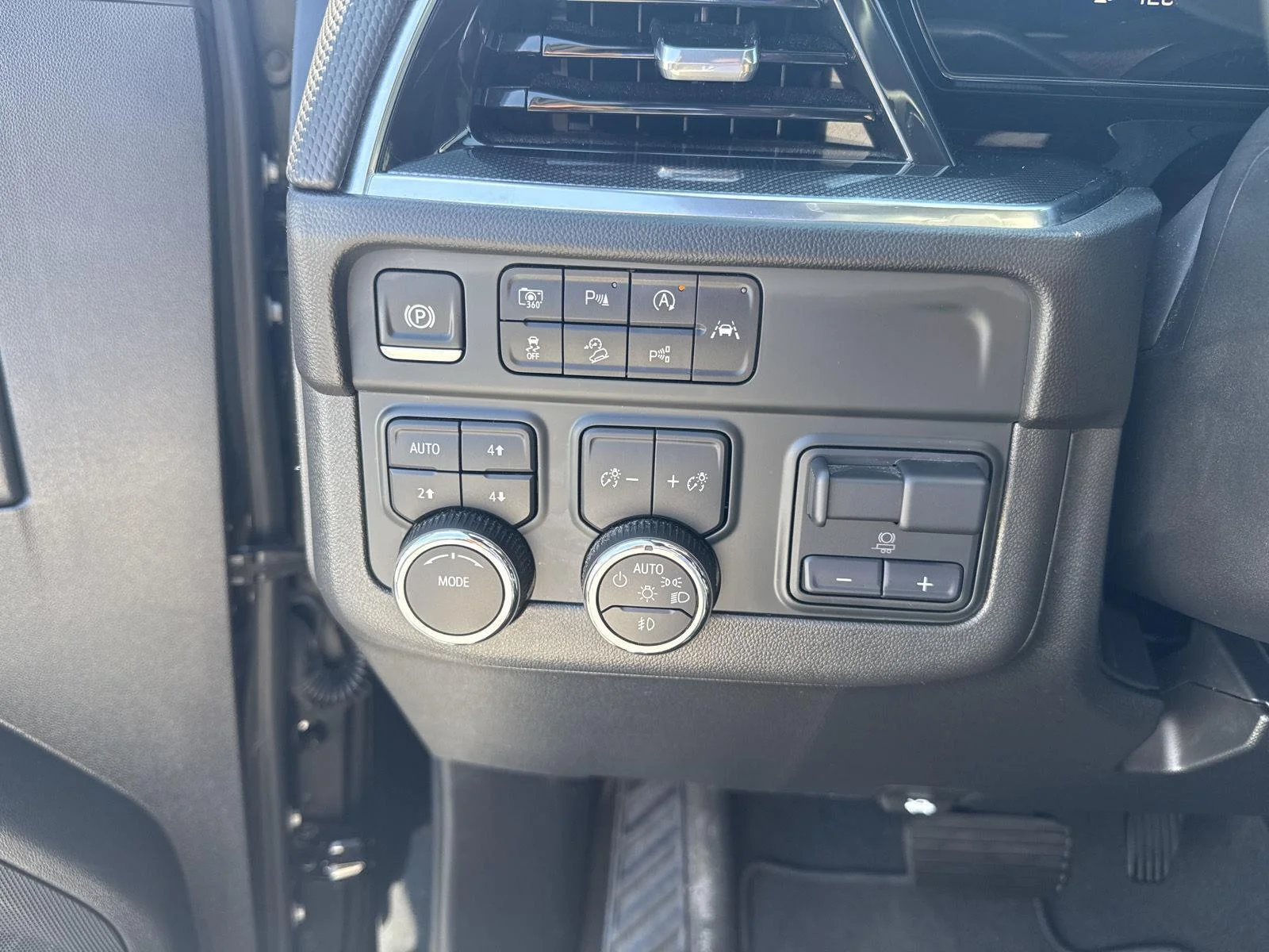 Used 2025 Black Chevrolet RST image 23
