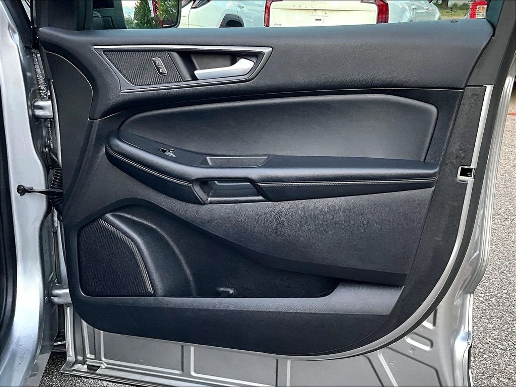 Used 2022 Silver Ford SE image 12