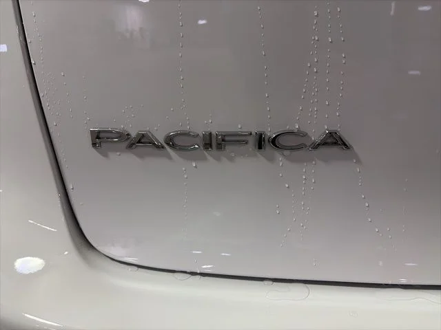 New 2026 Bright White Clear-Coat Exterior Paint Chrysler Limited image 48