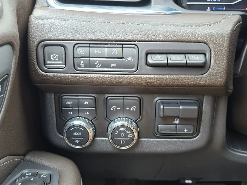 2023 GMC Yukon XL Denali - Photo 18