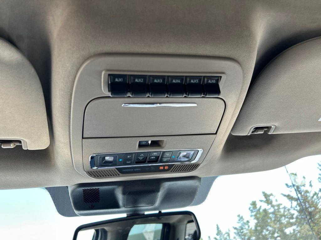 New 2026 Star White Metallic Tri-Coat Ford Platinum image 36