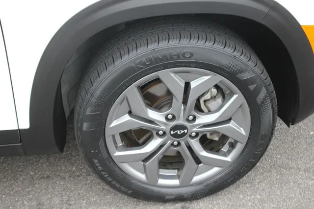 Used 2025 White Kia LX image 34