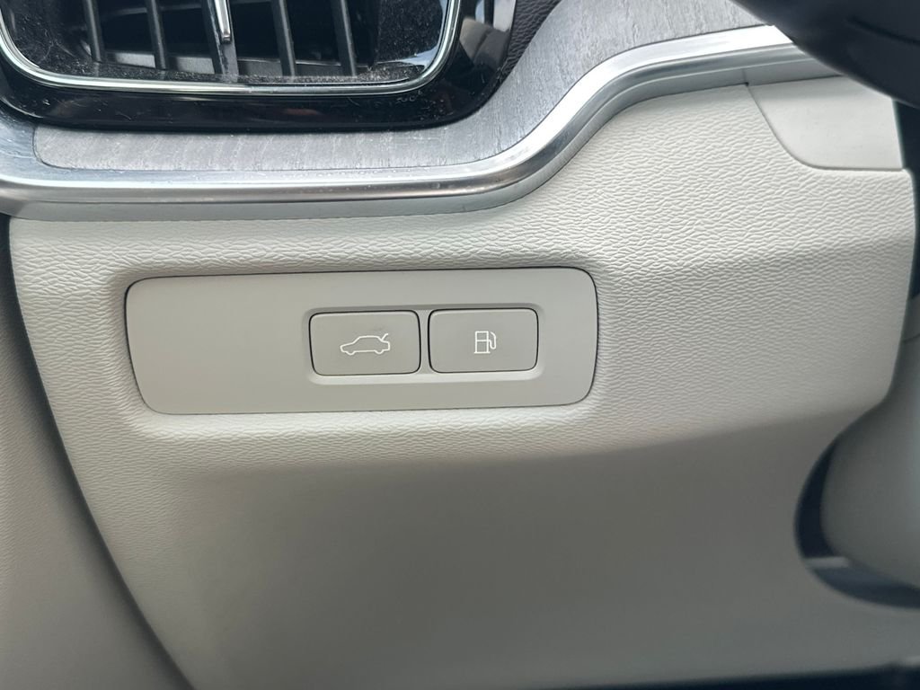Used 2024 Blue Volvo T8 Plus Dark Theme image 18