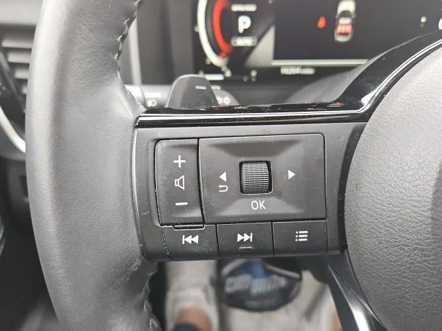 Used 2023 Black Nissan Platinum image 25
