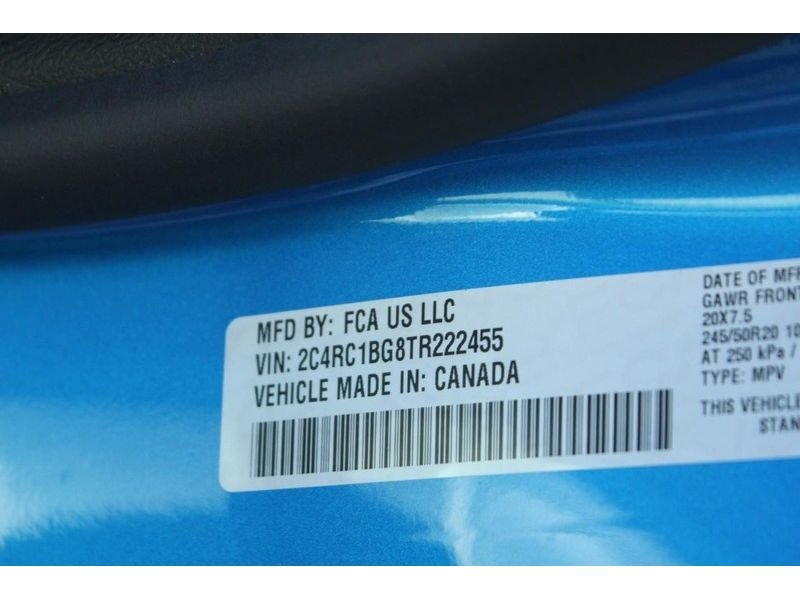 New 2026 Hydro Blue Pearl-Coat Exterior Paint Chrysler Select image 16