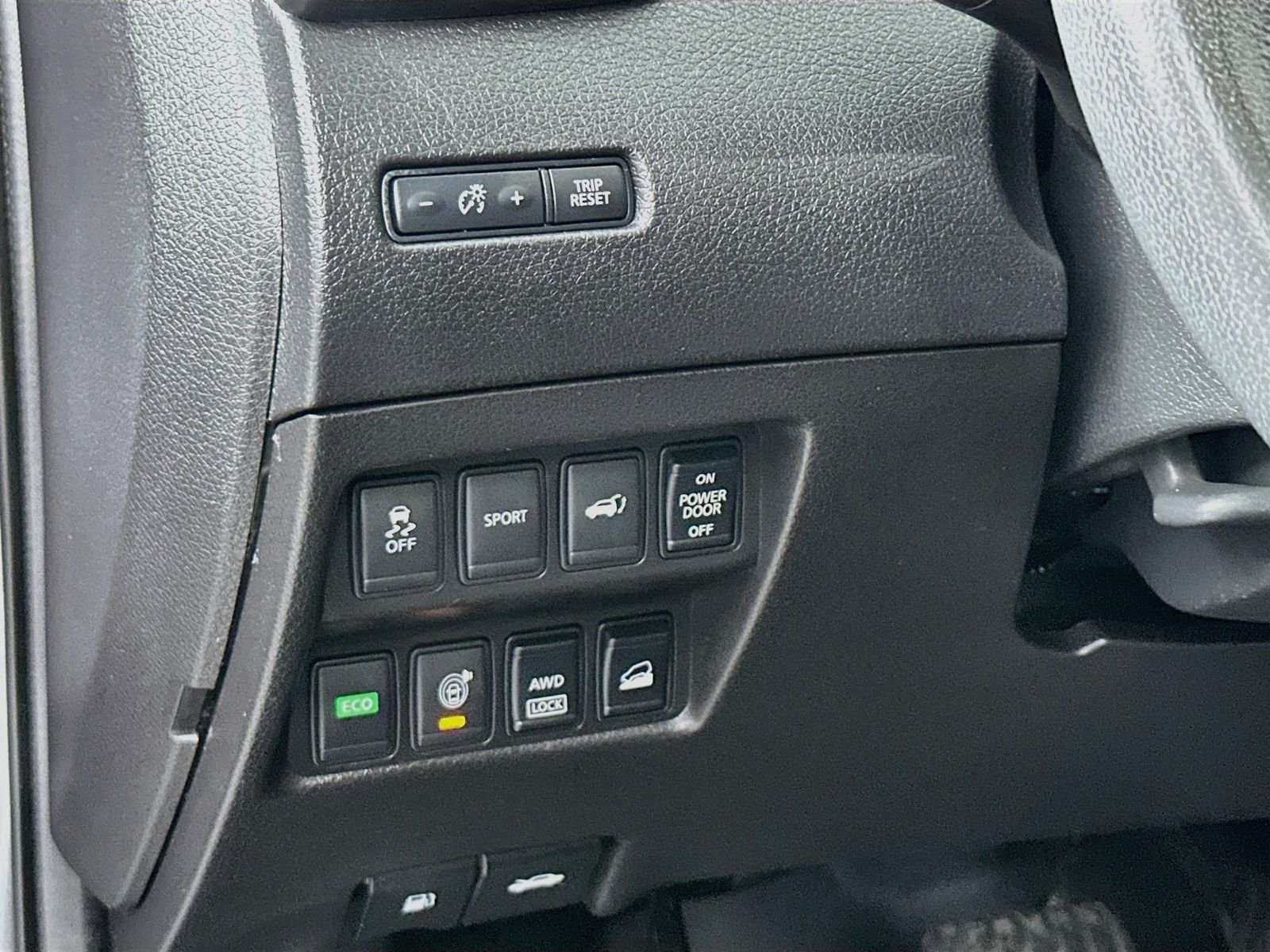 Used 2015 Gun Metallic Nissan SL image 10