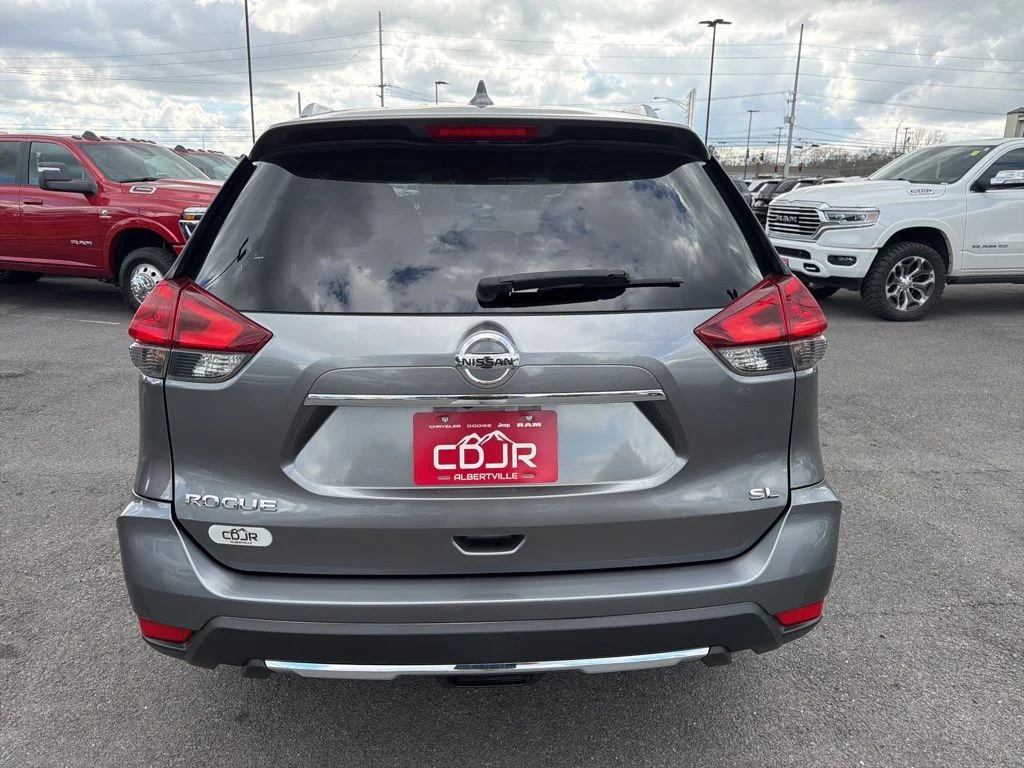 Used 2018 Gray Nissan SL image 8