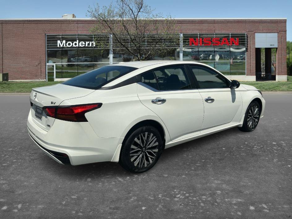 Used 2024 Pearl White Tricoat Nissan 2.5 SV image 4