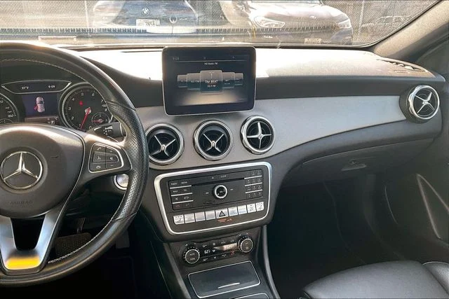 Used 2018 Silver Mercedes-Benz GLA 250 image 6