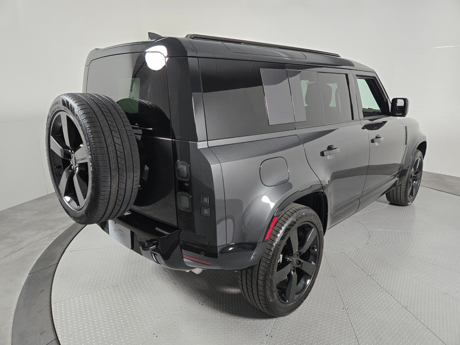 New 2026 Carpathian Grey Land Rover X-Dynamic SE image 2