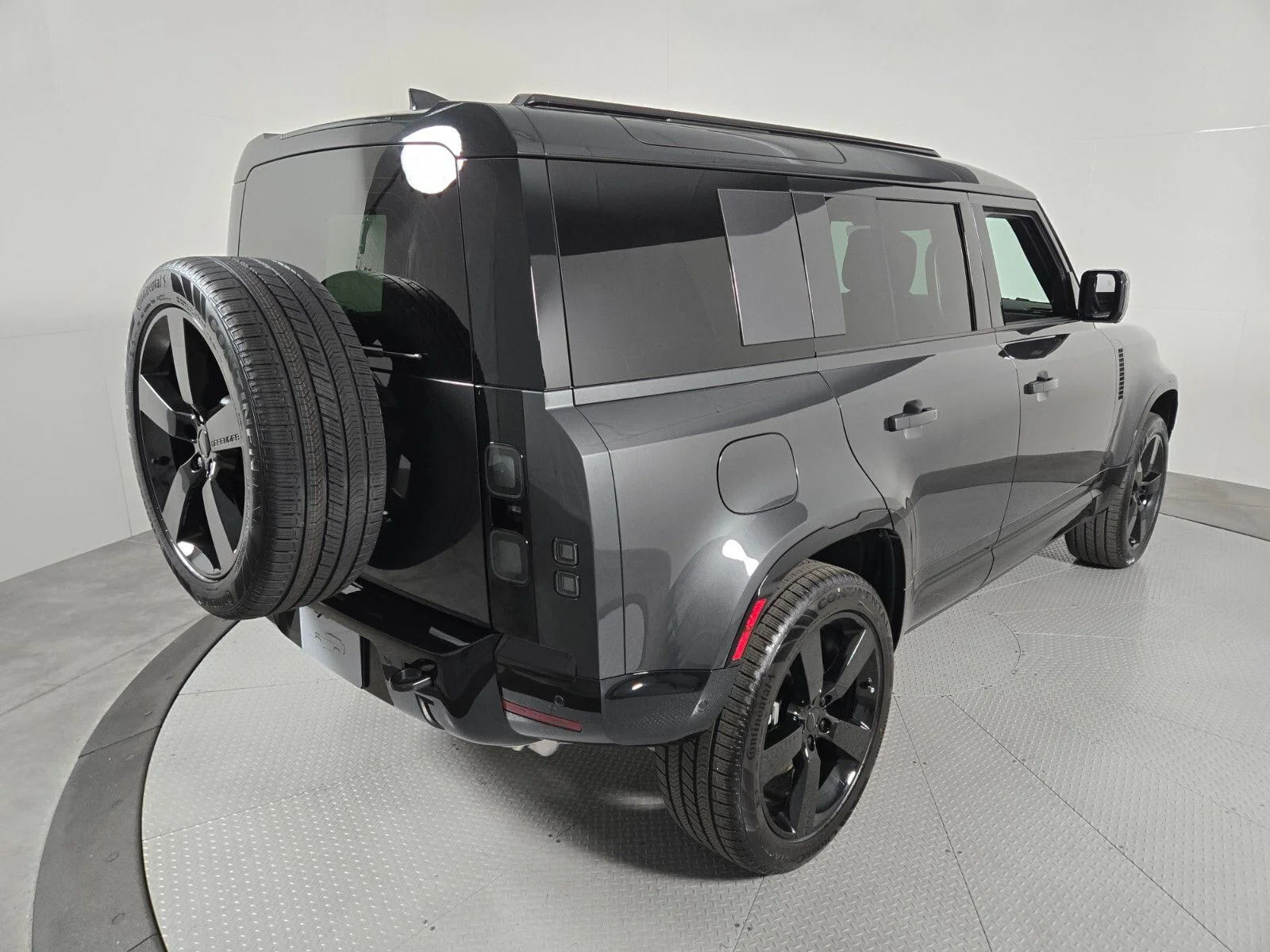 New 2026 Carpathian Grey Land Rover X-Dynamic SE image 2