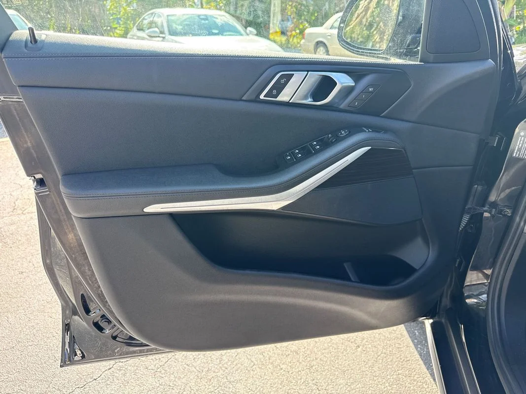 Used 2020  BMW xDrive40i image 9