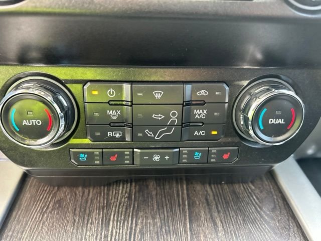 Used 2020 Black Metallic Ford Lariat image 26