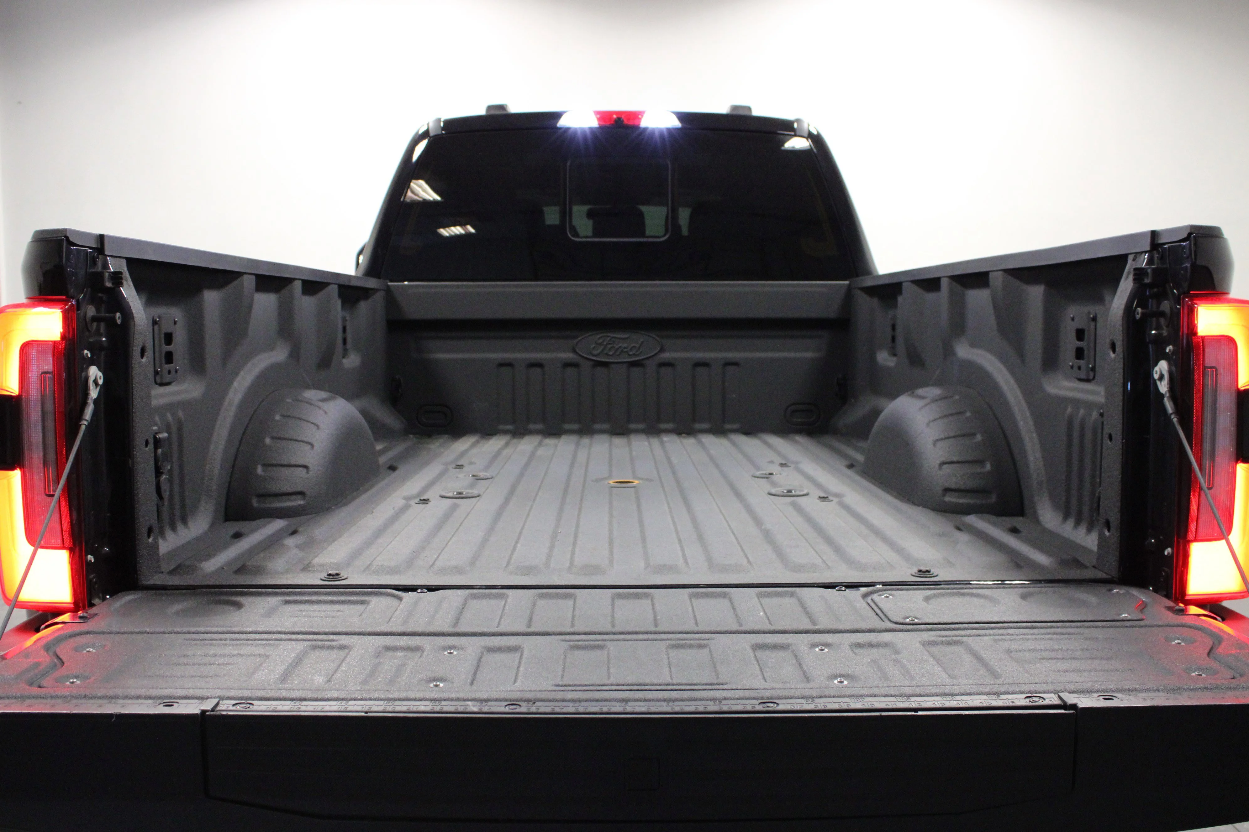 Used 2025 Agate Black Metallic Ford Platinum image 14