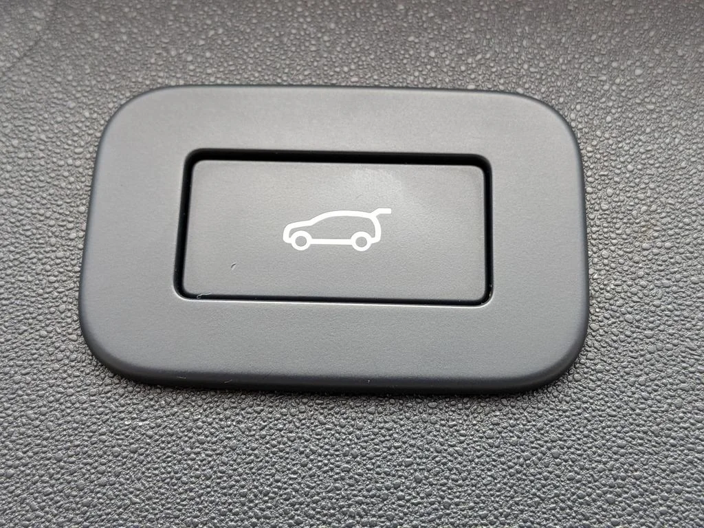 Used 2023  Land Rover SE R-Dynamic image 27