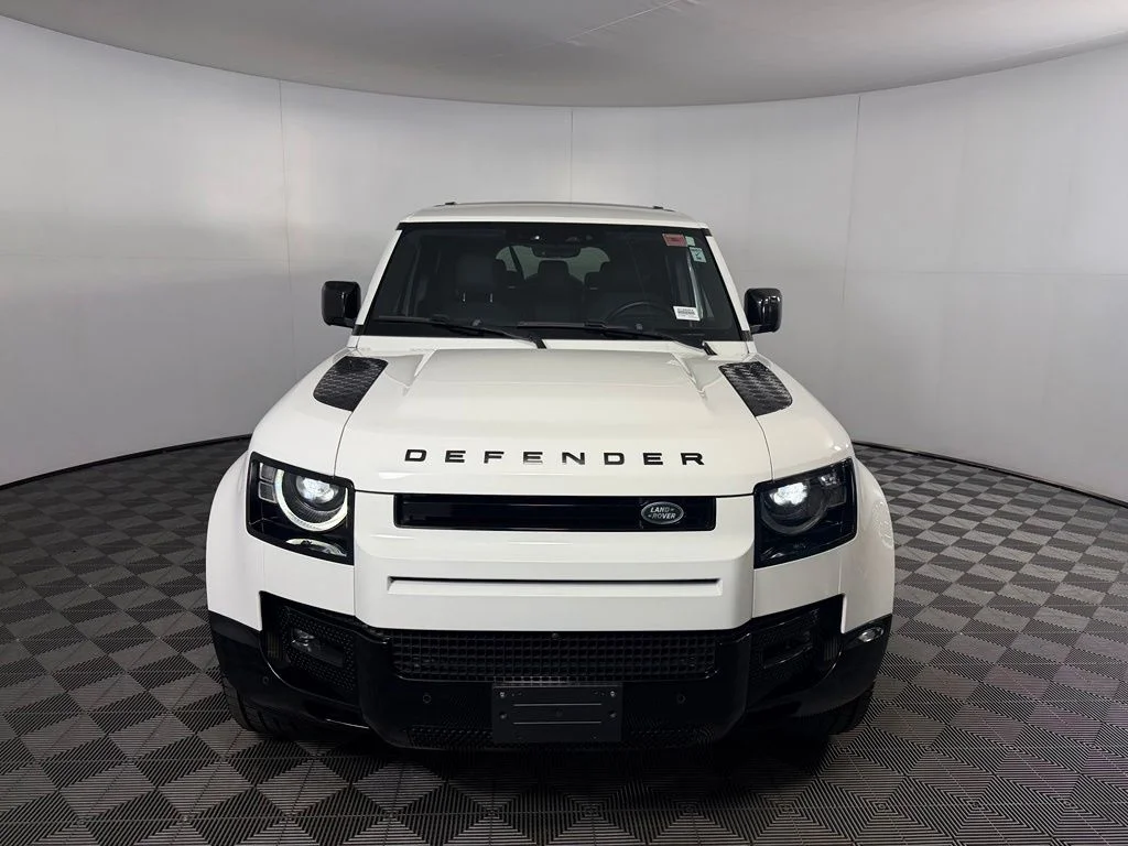 2024 Land Rover Defender X-Dynamic SE - Photo 10