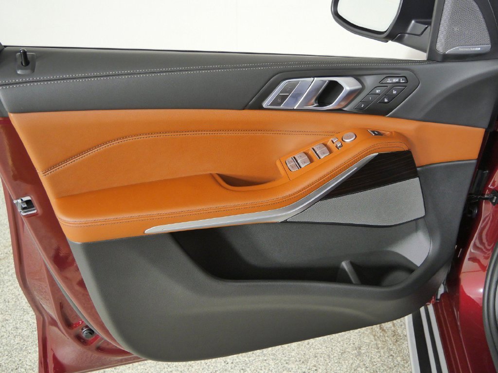Used 2027 Red BMW xDrive40i image 37