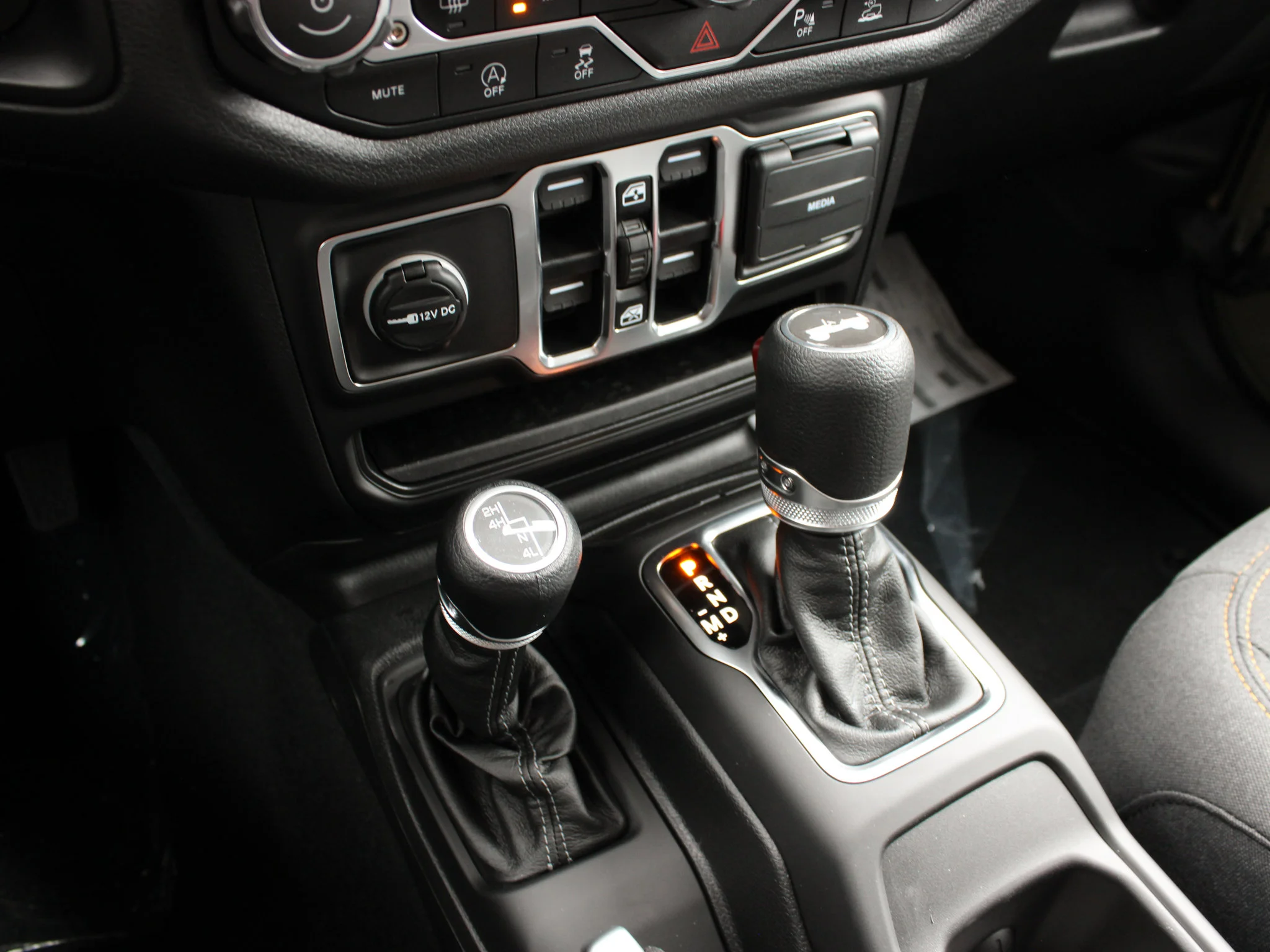 Used 2025 41 Jeep Sport S* 4 Door 4x4, Alpine Audio, Safety Group, Remote Start, Heated Seats image 21