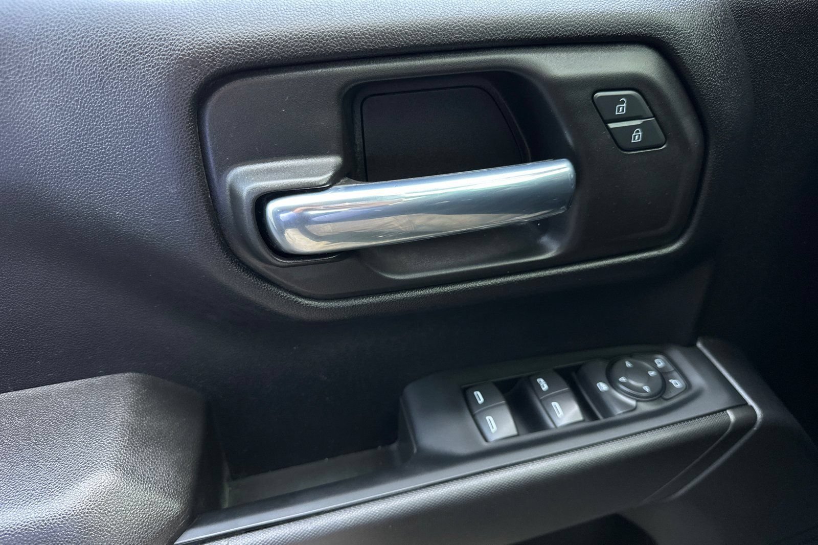 Used 2022 Summit White Chevrolet Custom image 11