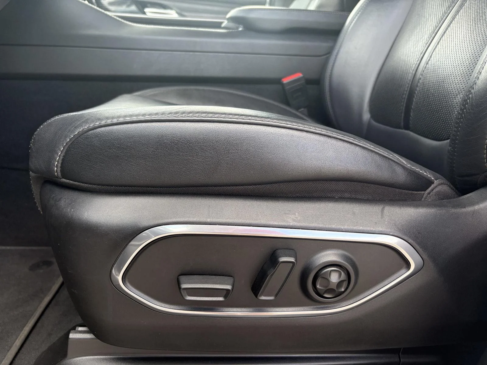 Used 2024 Baltic Gray Metallic Clearcoat Jeep Series II image 10