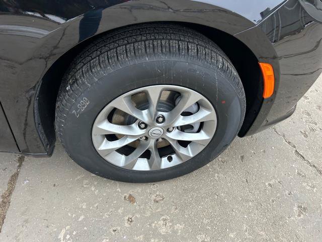 2026 Chrysler Pacifica Select - Photo 24