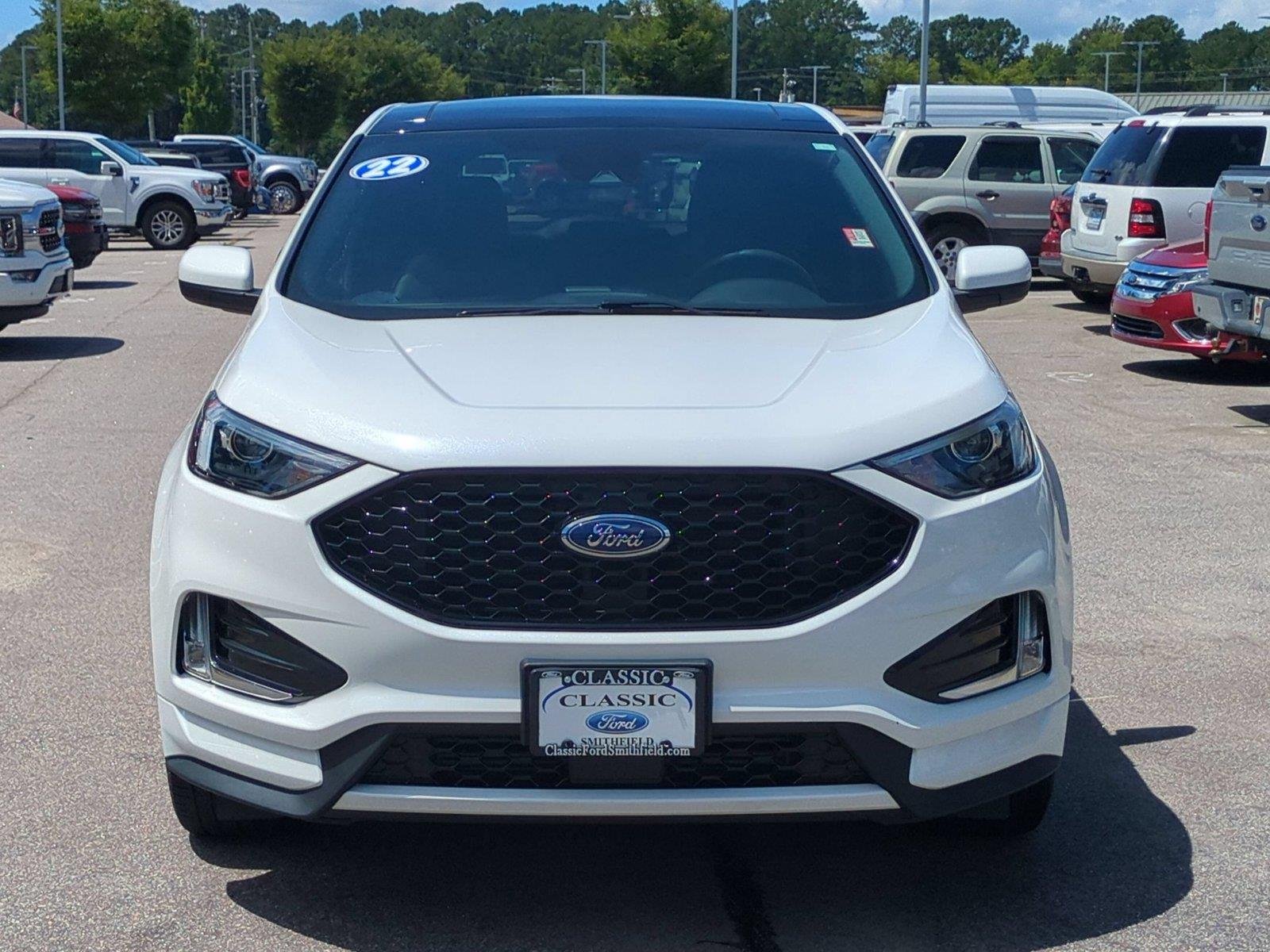 Used 2022 Star White Metallic Tri-Coat Ford ST-Line image 8