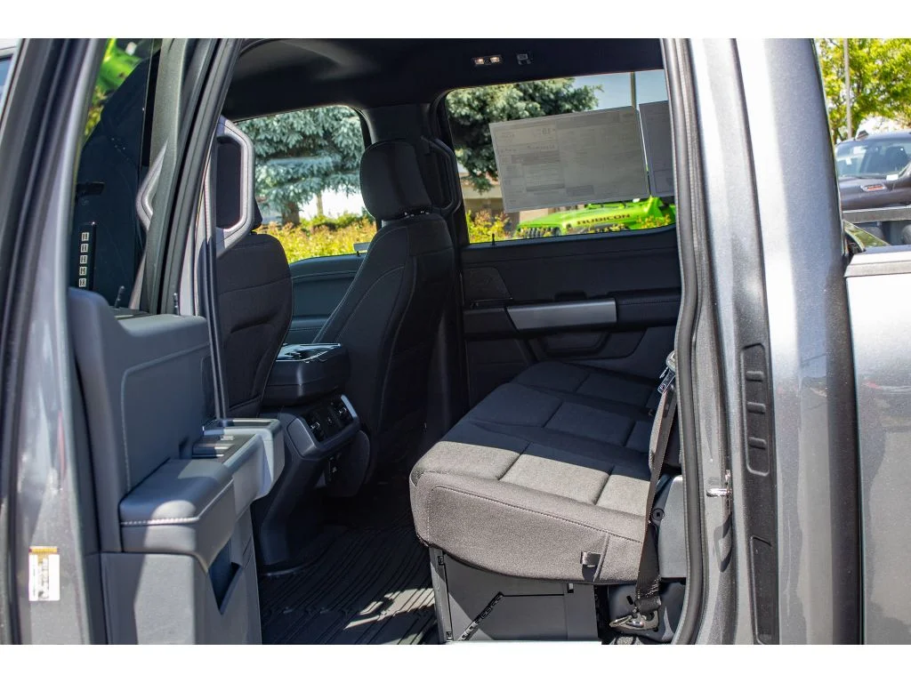 New 2026 CARBONIZED GRAY METALLIC Ford XLT image 19
