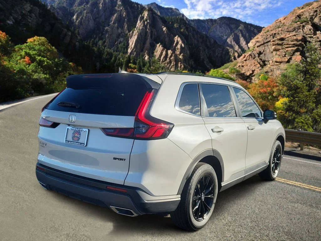 Used 2025 White Honda Sport image 3