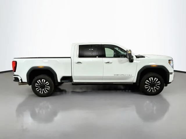 Used 2024 White GMC Denali Ultimate image 9