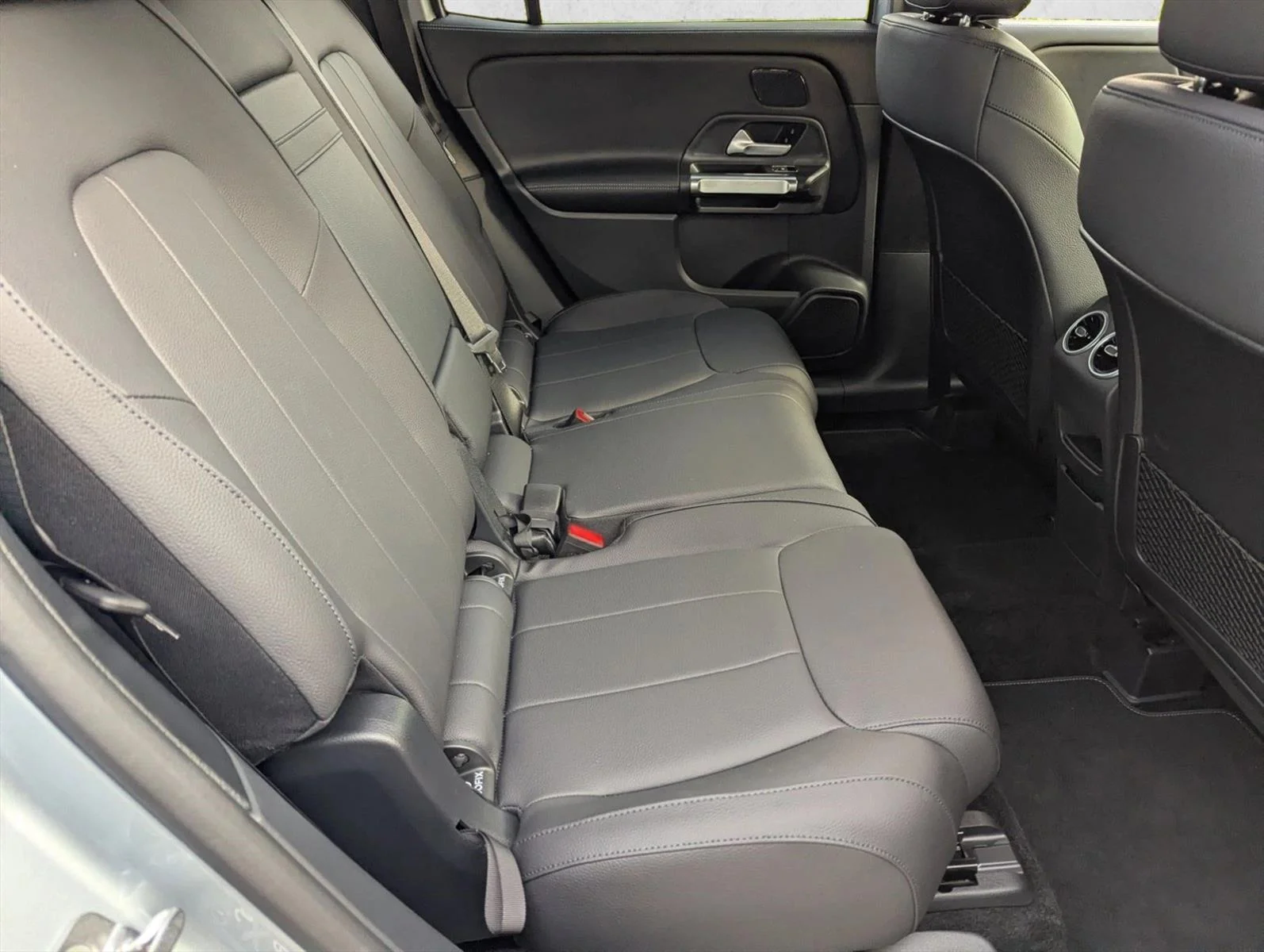 Used 2026 Cirrus Silver Metallic Mercedes-Benz GLB 250 image 19