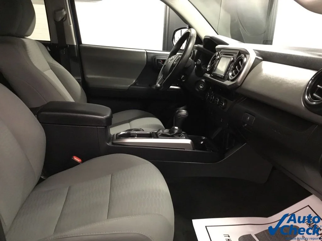 Used 2017 Blue Toyota SR5 image 31